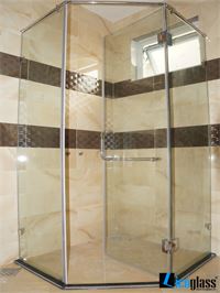 VÁCH TẮM KÍNH 135 ĐỘ CỬA MỞ QUAY 