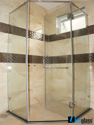 VÁCH TẮM KÍNH 135 ĐỘ CỬA MỞ QUAY 