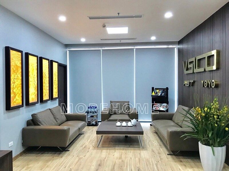 Bộ sofa bọc da đẹp màu xám mang đến vẻ đẹp sang trọng, lịch sự cho văn phòng giám đốc